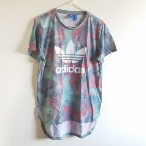 Cute hi-low Adidas t-shirt